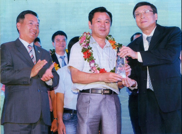Nhựa Tiền Phong được vinh danh là 1 trong 30 doanh nghiệp minh bạch nhất trên sàn giao dịch chứng khoán Hà Nội (HNX)