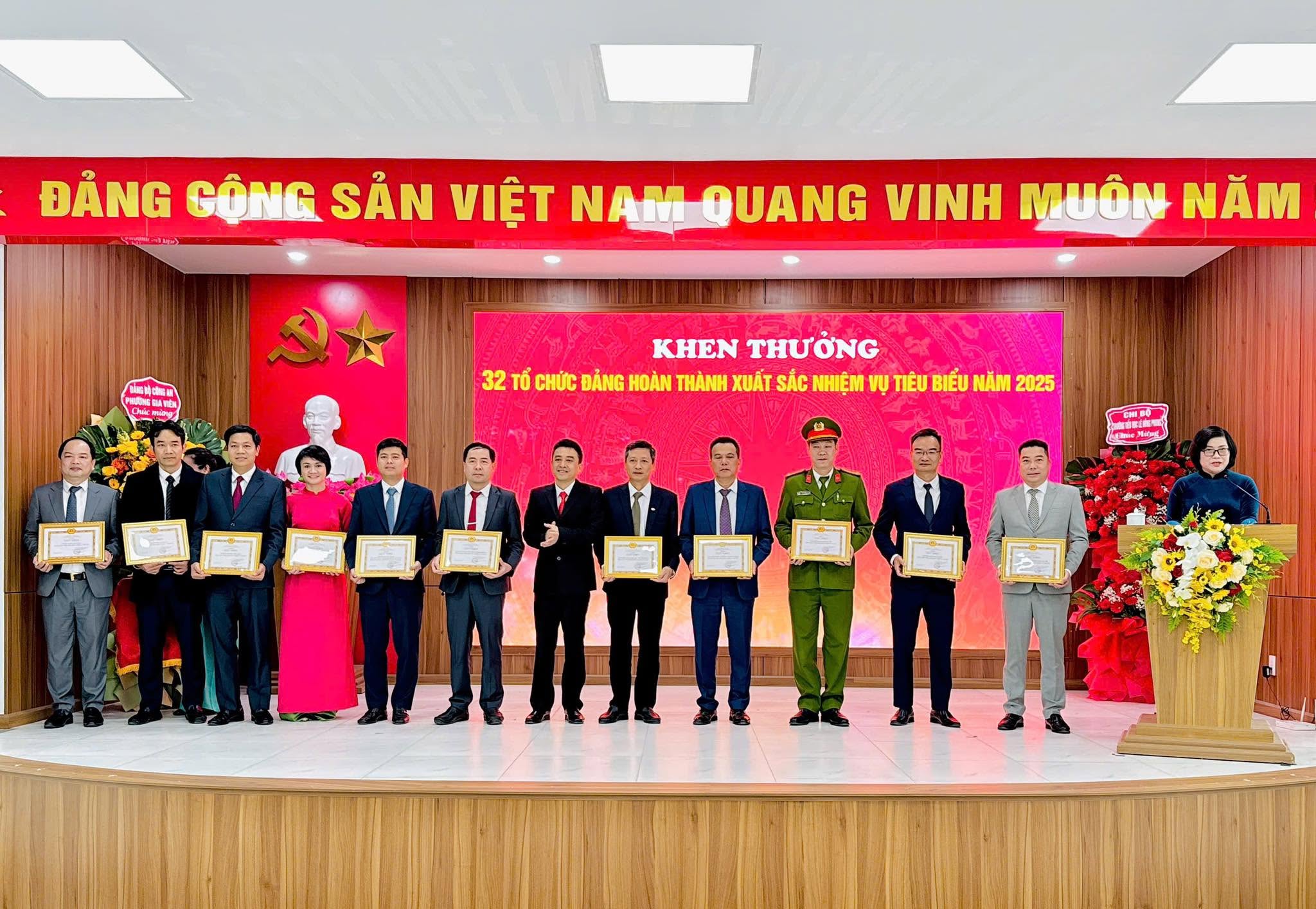 NHỰA TIỀN PHONG XÂY DỰNG TỔ CHỨC ĐẢNG TRONG SẠCH, VỮNG MẠNH TOÀN DIỆN