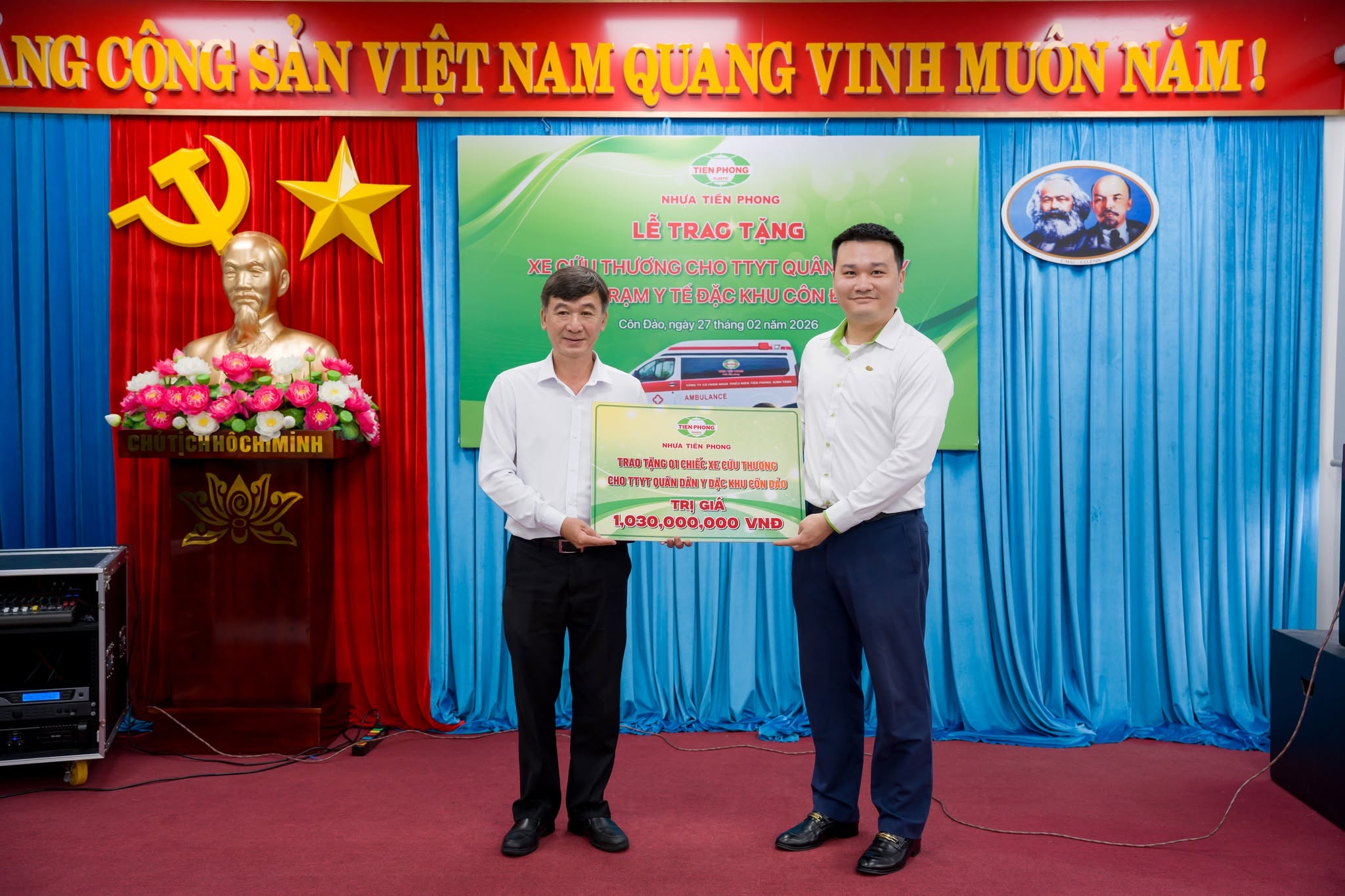 NHỰA TIỀN PHONG TRAO TẶNG 02 XE CỨU THƯƠNG TẠI ĐẶC KHU CÔN ĐẢO