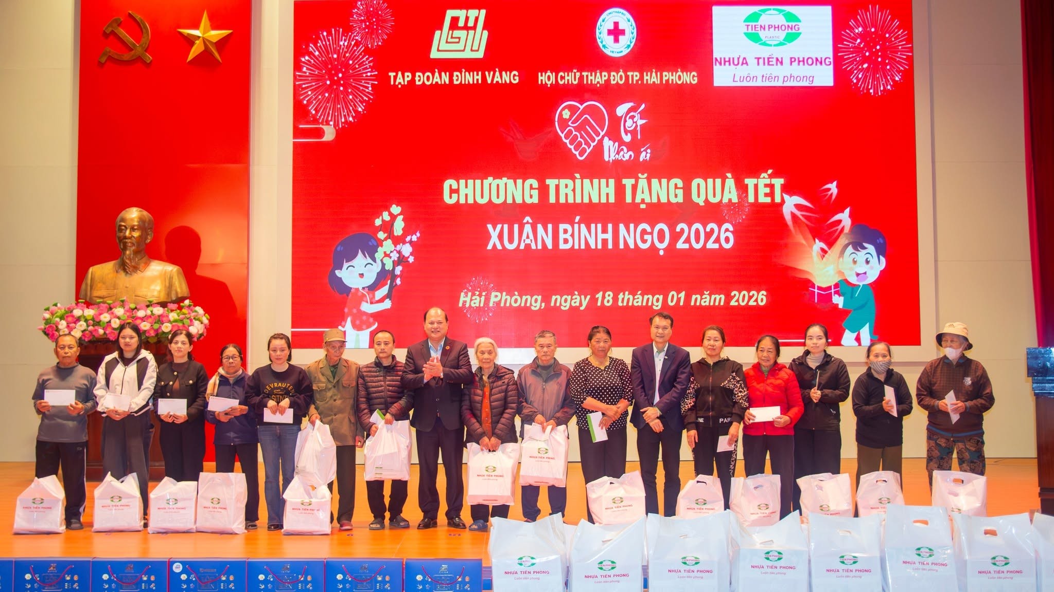 NHỰA TIỀN PHONG TRAO TẶNG 200 SUẤT QUÀ TẾT CHO NGƯỜI DÂN CÓ HOÀN CẢNH KHÓ KHĂN TẠI HẢI PHÒNG