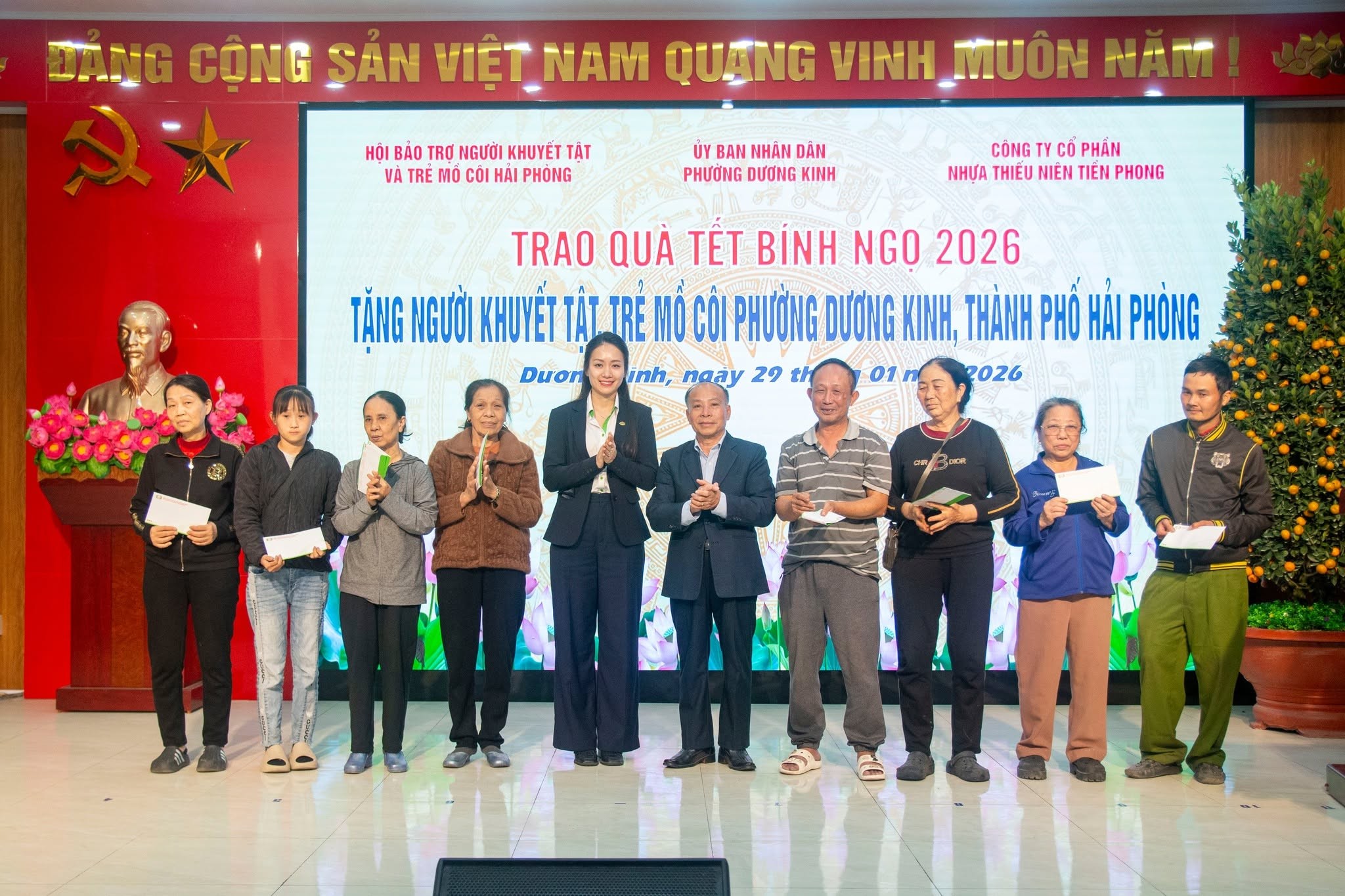 NHỰA TIỀN PHONG TRAO TẶNG 80 SUẤT QUÀ TẾT CHO NGƯỜI KHUYẾT TẬT, TRẺ MỒ CÔI TẠI HẢI PHÒNG