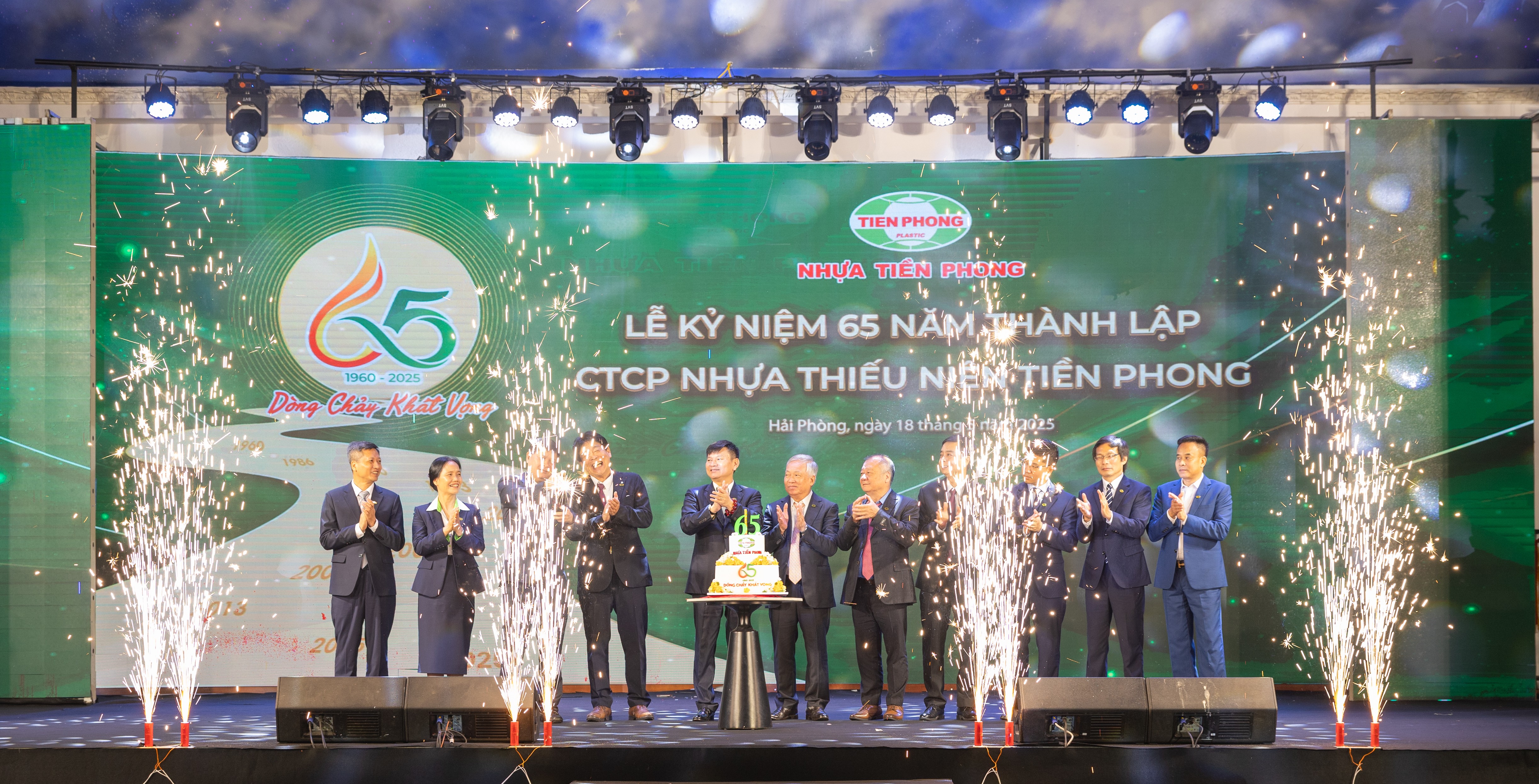 65 NĂM - DÒNG CHẢY KHÁT VỌNG NHỰA TIỀN PHONG 